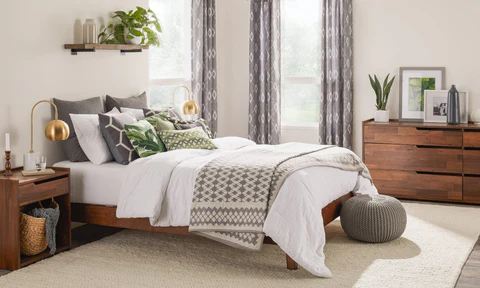 comforter and bedlinens